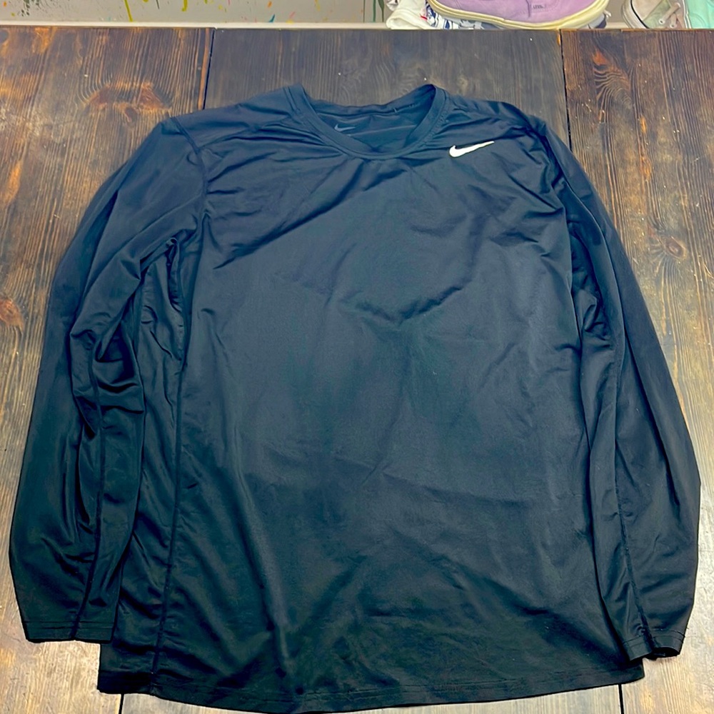 Nike Dri-Fit Black long sleeve in men’s XL. This shirt got buckets🏀